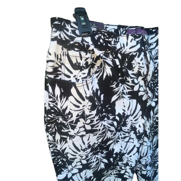 Gloria Vanderbilt “Amanda” Classic Capri Mid Rise Floral Pattern Ultra Stretch B - Picture 6 of 10